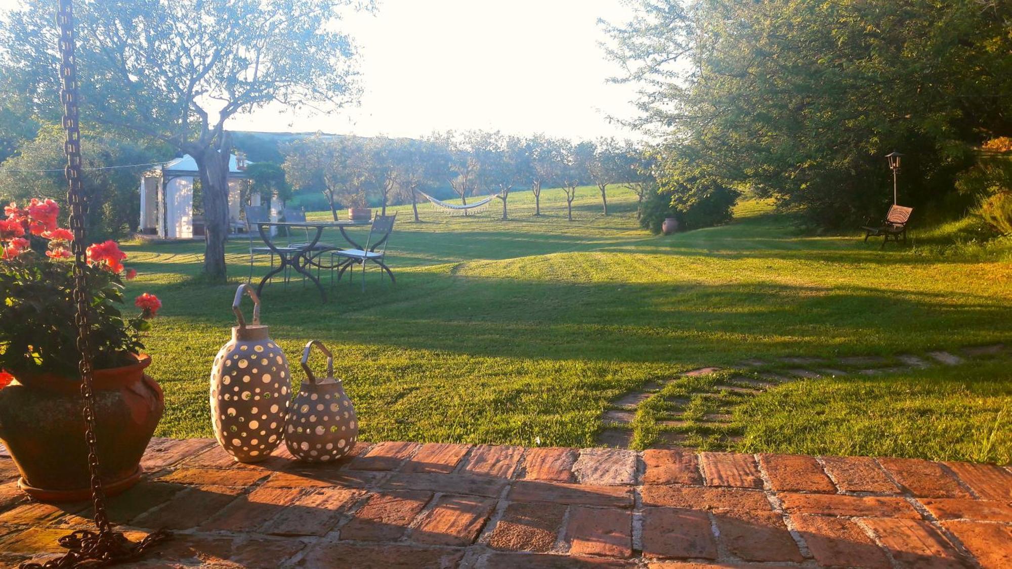 Le Bumbarelle Bed and Breakfast Tavoleto Eksteriør billede